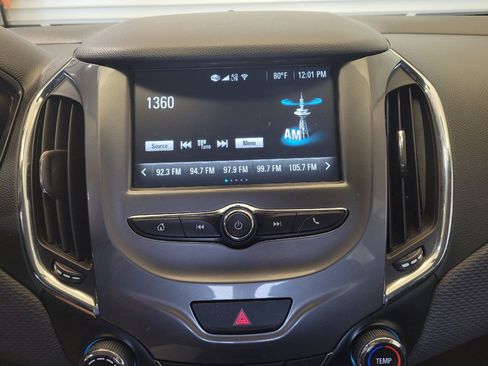 Used 2018 Chevrolet Cruze LT w/ Convenience Package FWD image 25