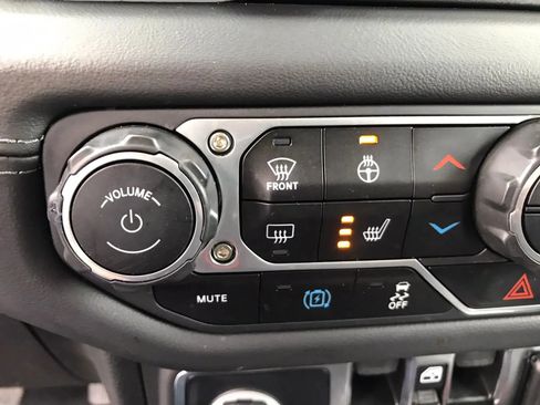 Used 2025 Jeep Wrangler Unlimited Rubicon 4xe w/ Convenience Group AWD/4WD image 24