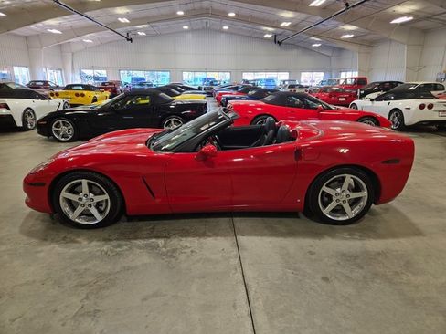 Used 2006 Chevrolet Corvette Base 2D Convertible w/ Preferred Equipment Group image 2