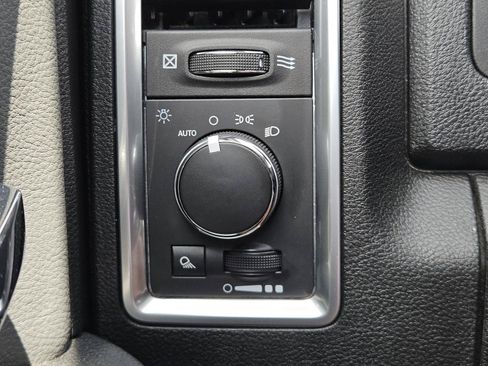 Used 2024 RAM 1500 Classic SLT AWD/4WD image 18