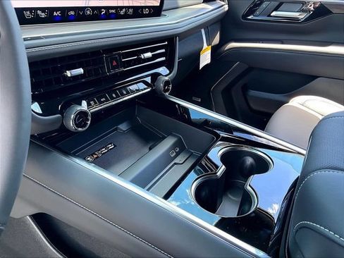 New 2026 Chevrolet Tahoe Premier w/ Sun And Tow Package AWD/4WD image 13