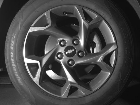 Used 2025 Chevrolet Trax LT w/ LT Convenience Package image 13