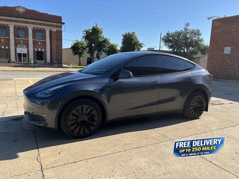 Used 2023 Tesla Model Y Long Range AWD/4WD image 1