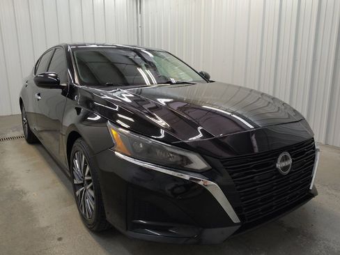 Used 2023 Nissan Altima 2.5 SV w/ SV Premium Package FWD image 13