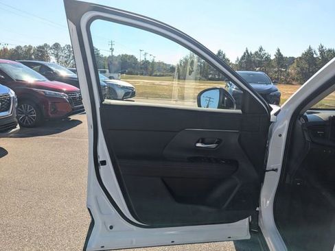 New 2026 Nissan Kicks SR FWD image 11