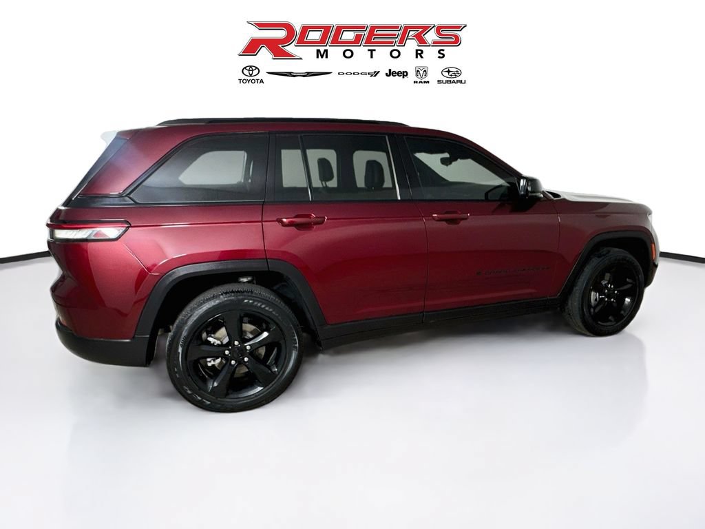 Used 2023 Jeep Grand Cherokee Altitude AWD/4WD image 9