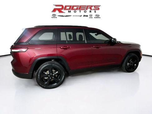 Used 2023 Jeep Grand Cherokee Altitude AWD/4WD image 9