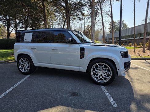 Used 2024 Land Rover Defender 110 V8 image 11
