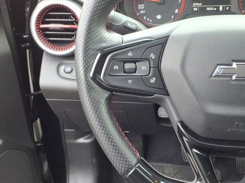 Used 2024 Chevrolet Trax RS w/ Sunroof Package image 17