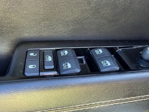 Used 2023 Jeep Wagoneer Series III w/ Preferred Equipment Group AWD/4WD image 15
