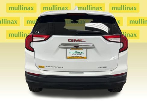 Used 2024 GMC Terrain SLE AWD/4WD image 18
