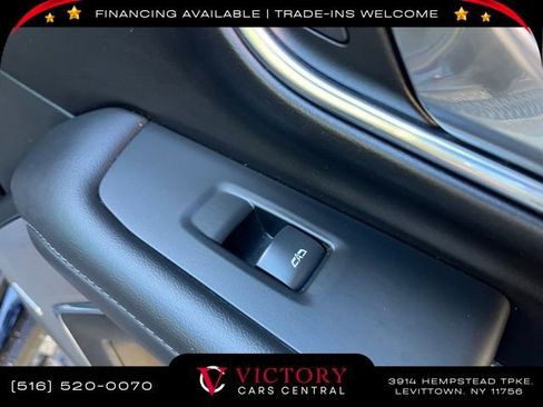 Used 2023 Chevrolet Suburban Z71 w/ Luxury Package image 21