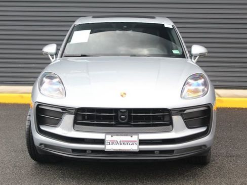 Certified 2025 Porsche Macan image 11