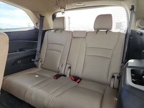 Used 2019 Honda Pilot Touring image 10