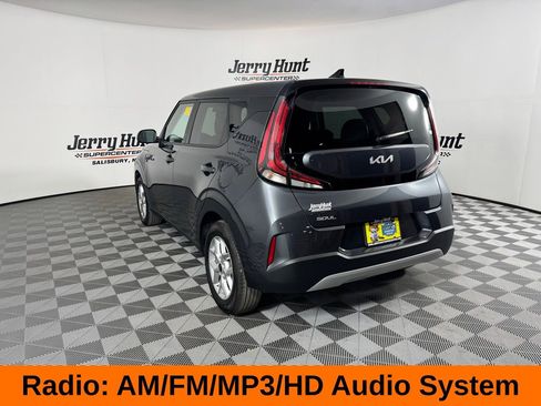 Used 2025 Kia Soul LX image 9