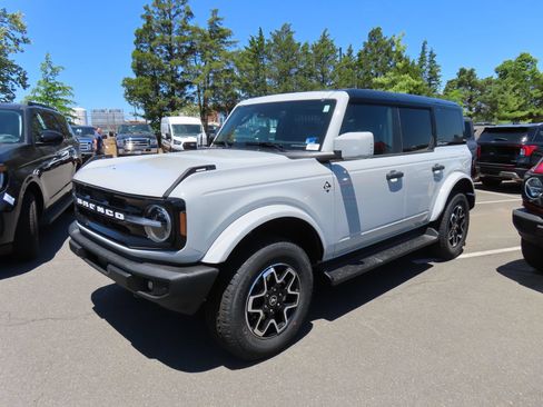 New 2026 Ford Bronco Outer Banks AWD/4WD image 3