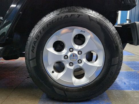 Used 2015 Jeep Wrangler Unlimited Sahara w/ Dual Top Group image 64