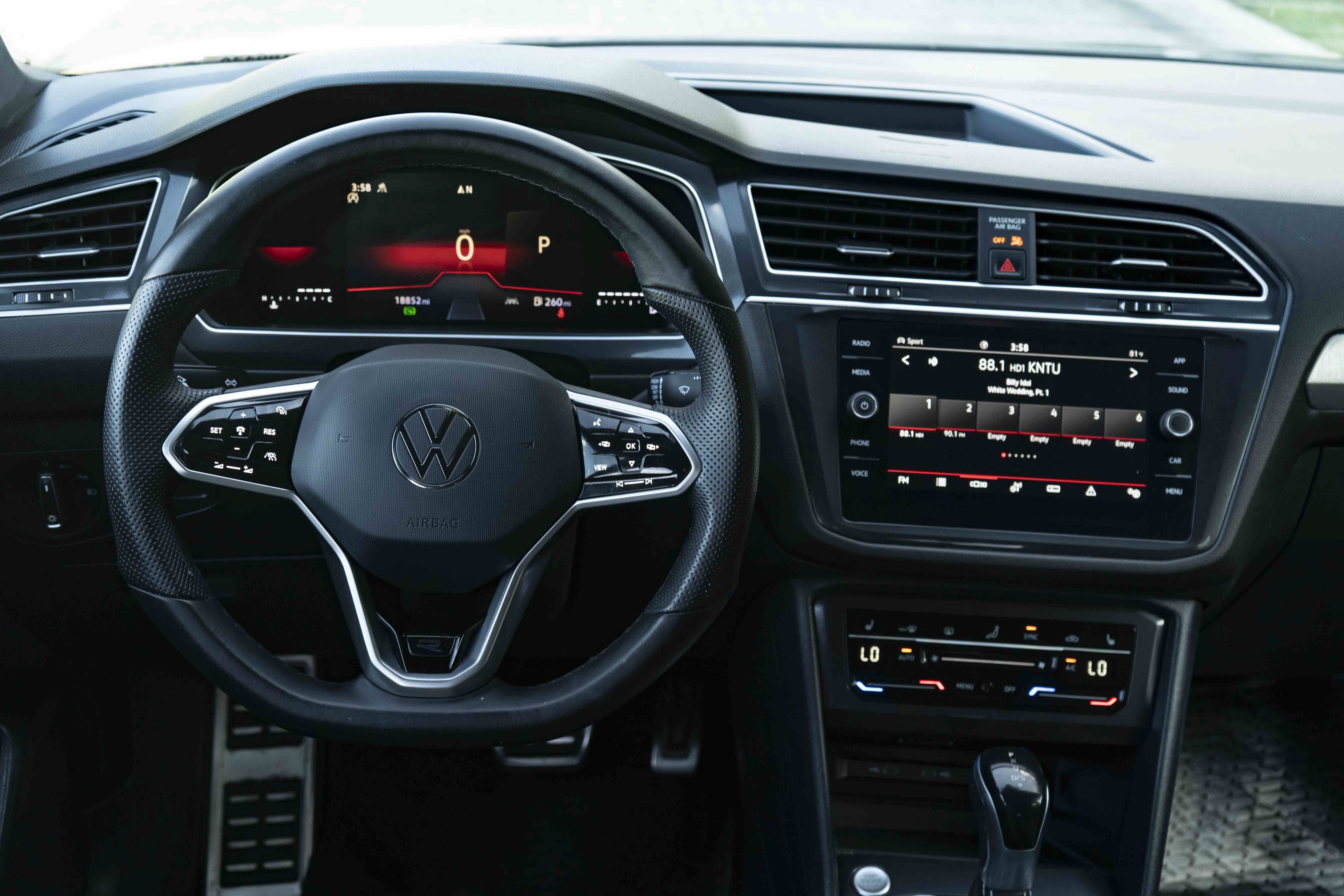 Certified 2024 Volkswagen Tiguan SE R-Line AWD/4WD image 18