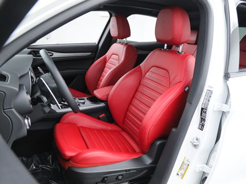 New 2025 Alfa Romeo Stelvio Sprint w/ Veloce Package AWD/4WD image 17