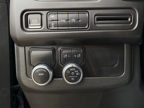 Used 2023 GMC Yukon SLT image 25