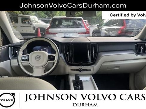 Used 2025 Volvo XC60 B5 Core AWD/4WD image 8