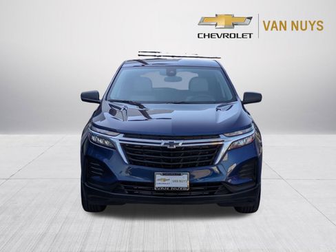 Used 2023 Chevrolet Equinox LS w/ LS Convenience Package FWD image 2