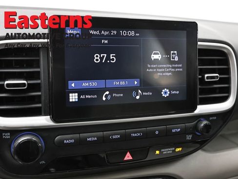Used 2024 Hyundai Venue SEL FWD image 18