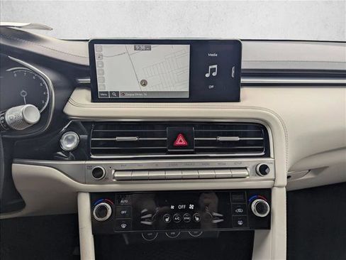 Used 2025 Genesis G70 2.5T image 10