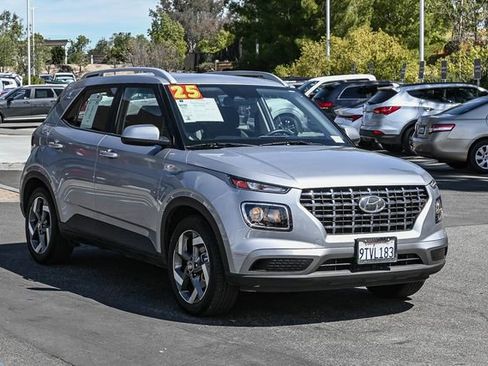 Certified 2025 Hyundai Venue SEL image 3