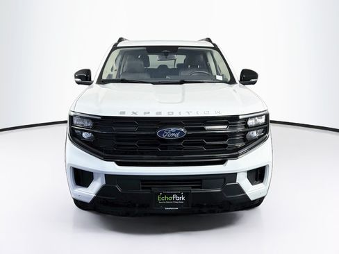 Used 2025 Ford Expedition Active AWD/4WD image 2