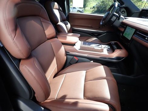 New 2025 Lincoln Navigator Reserve image 11