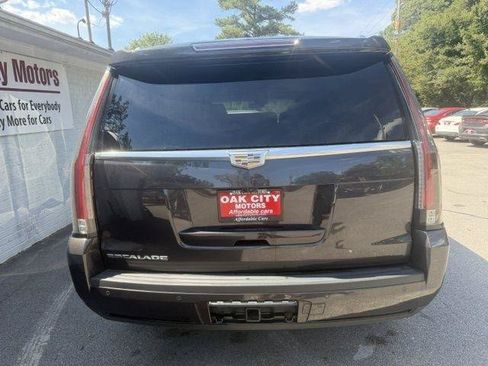 Used 2017 Cadillac Escalade Luxury RWD image 6