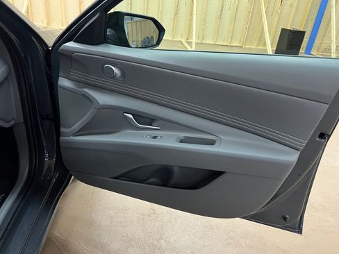 Used 2025 Hyundai Elantra Sport image 35