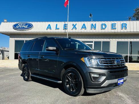 Used 2019 Ford Expedition XLT w/ Equipment Group 202A image 6