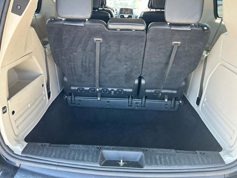 Used 2015 Chrysler Town & Country Touring image 17