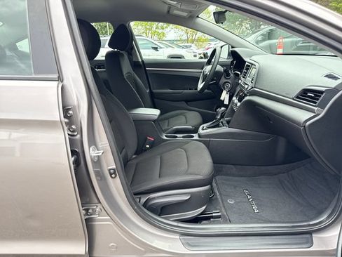 Used 2020 Hyundai Elantra SE w/ Cargo Package (C1) FWD image 9