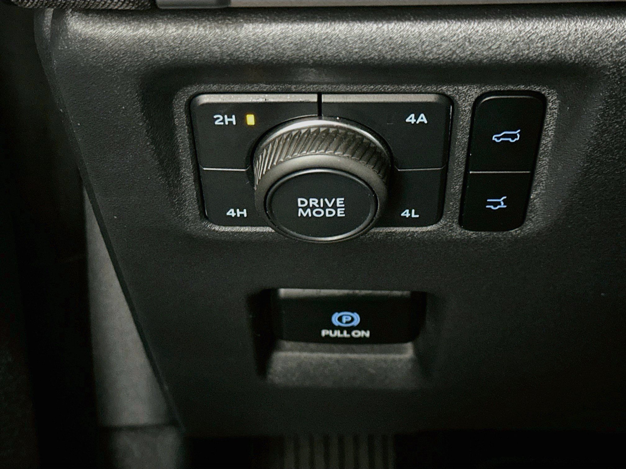 Used 2025 Ford Expedition Active AWD/4WD image 17