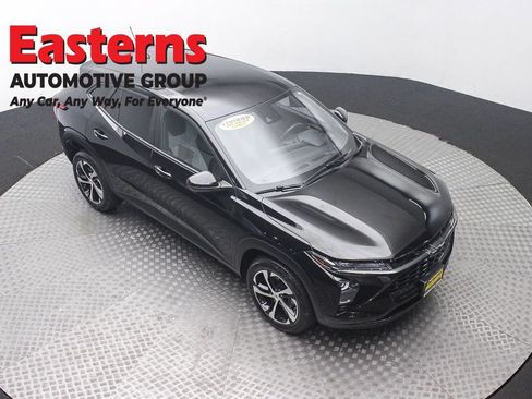 Used 2024 Chevrolet Trax RS FWD image 3