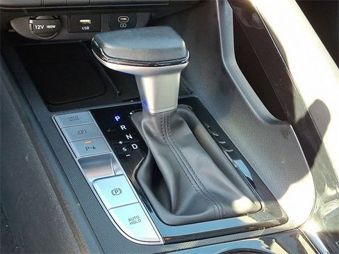 Used 2024 Hyundai Elantra Limited image 11