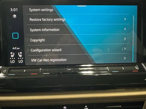 Used 2025 Volkswagen Atlas Cross Sport SE image 34