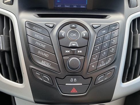 Used 2014 Ford Focus SE FWD image 25
