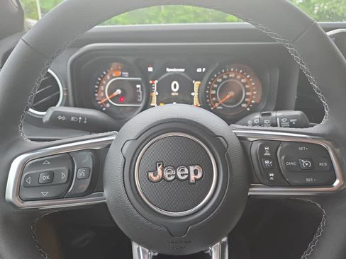 New 2026 Jeep Wrangler Unlimited Sahara AWD/4WD image 14