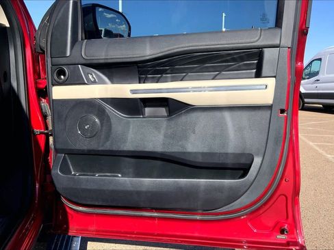 Used 2018 Ford Expedition Platinum image 22