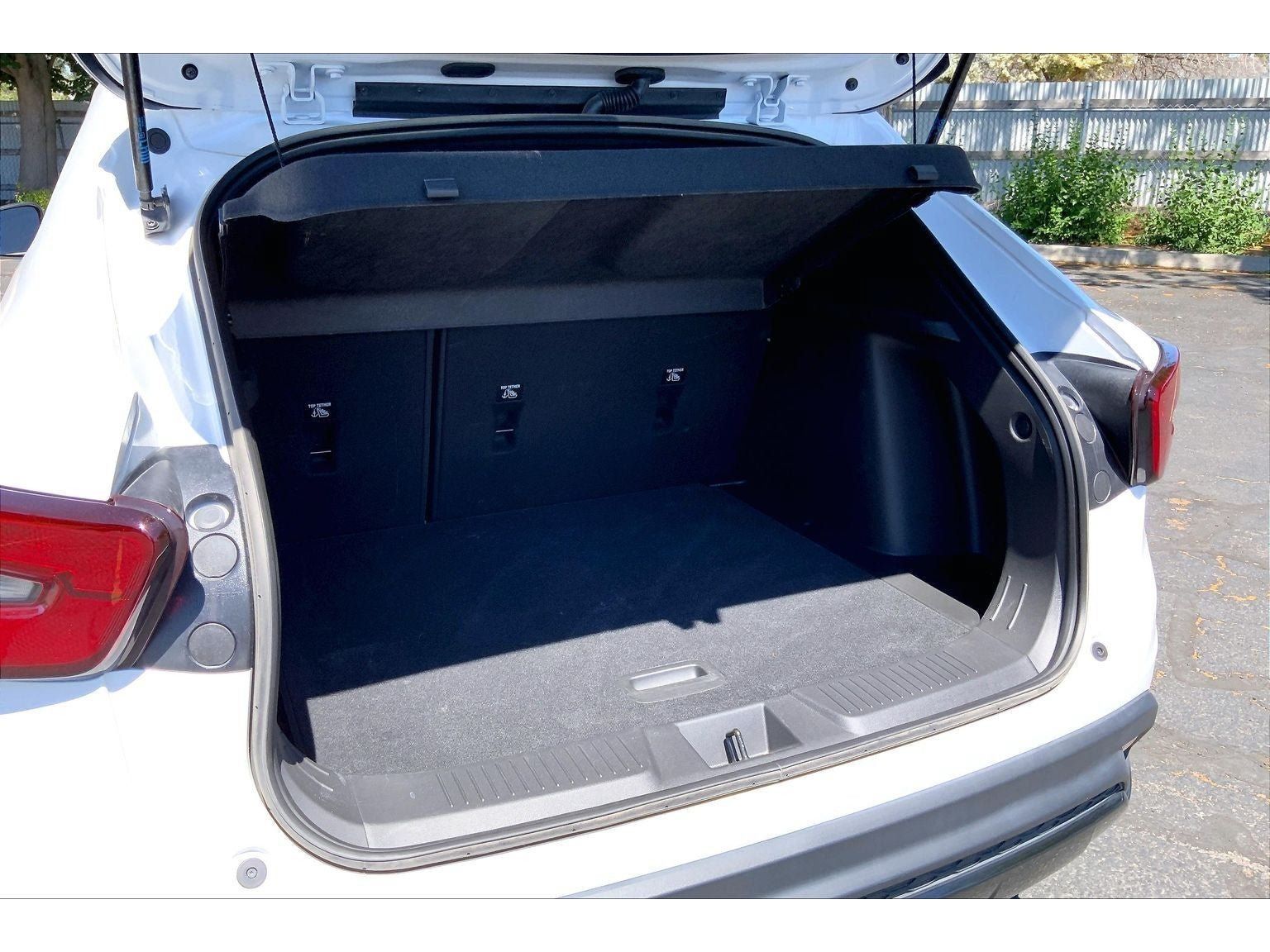 Used 2024 Chevrolet Trax RS w/ Sunroof Package FWD image 11