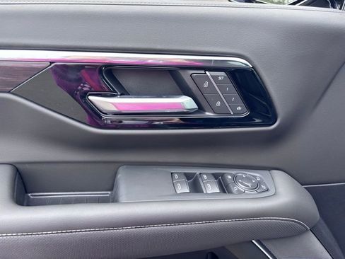 New 2025 Chevrolet Suburban Premier image 34