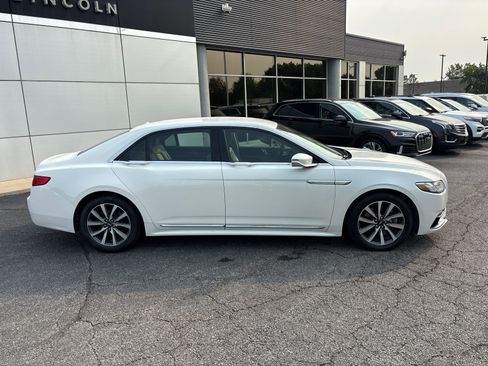Used 2017 Lincoln Continental Premiere FWD image 8