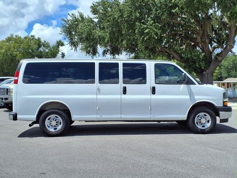 Used 2025 Chevrolet Express 3500 LT w/ LT Preferred Equipment Group RWD image 3