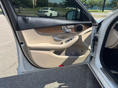 Used 2019 Mercedes-Benz C 300 4MATIC Sedan image 20