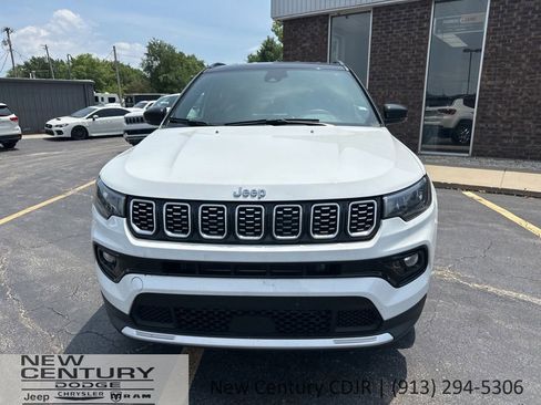 Used 2025 Jeep Compass Limited AWD/4WD image 2