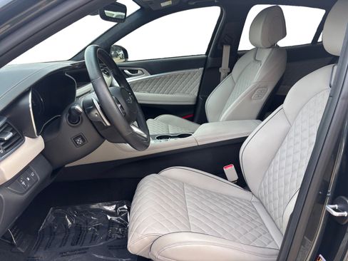 Used 2023 Genesis G70 3.3T w/ Sport Prestige Package image 9
